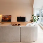 Deluxe 3 Bedrooms With Casino View At The And Free Parking Apartment *